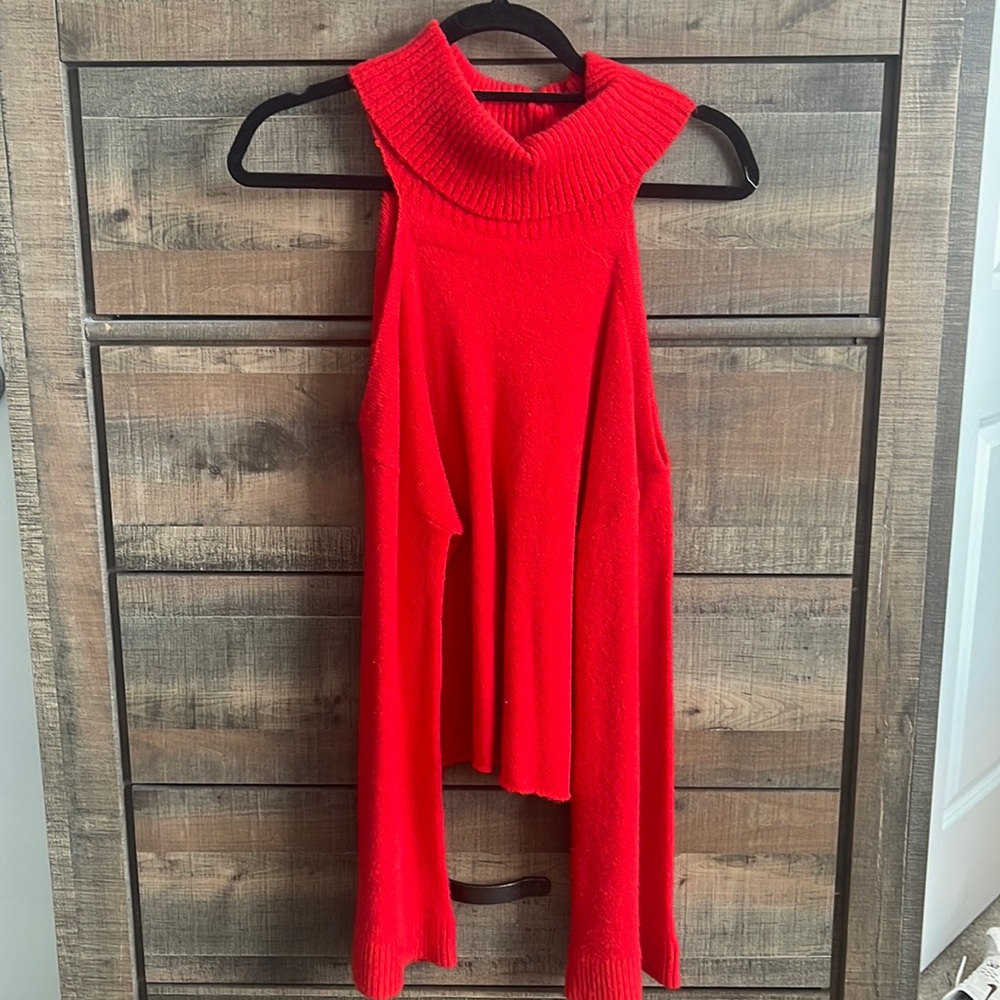 Turtle neck cold shoulder sweater